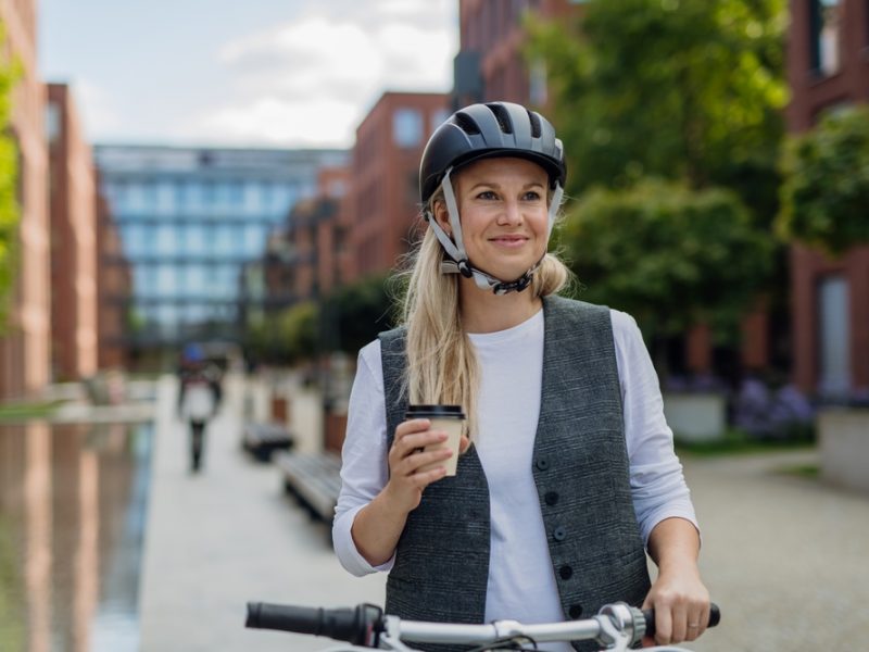 Välj snygga cykelhjälmar för stadspendling